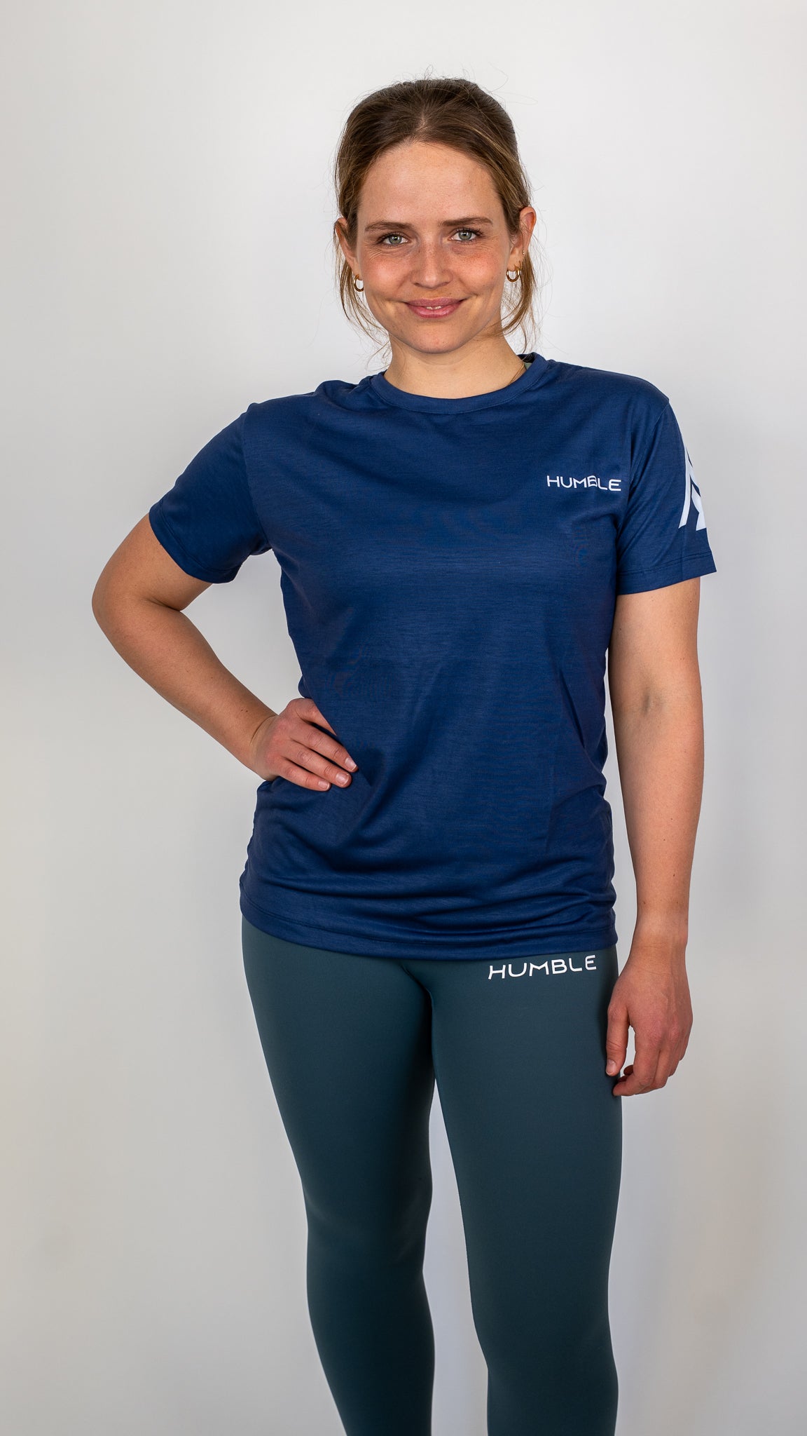 Andningsbar träningströja i marinblå färg